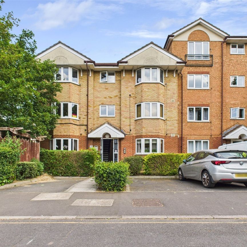 Varsity Drive, Twickenham, Middlesex, TW1 - Photo 1