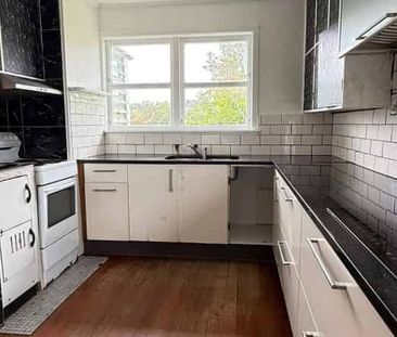 Sunny 3 Bedroom Home in Convenient Sunnyvale Location - Photo 2