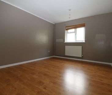 3 bedroom flat to rent - Photo 2