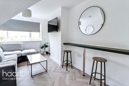 1 bedroom in a house share to rent - Photo 2