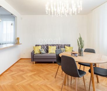 Krásny, slnečný 2i byt 57m2, s A/C a balkónom s výhľadom na hrad – Fotografia 1