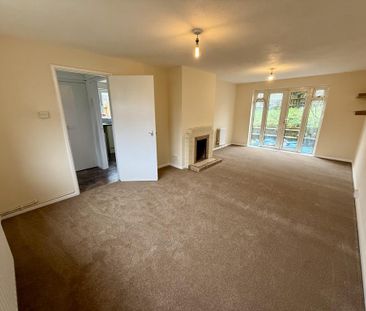 3 bedroom end of terrace house to rent - Photo 2