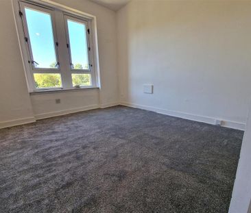 3 bedroom apartment to rent - Photo 4