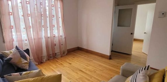 5 1/2 Meublé - Photo 2