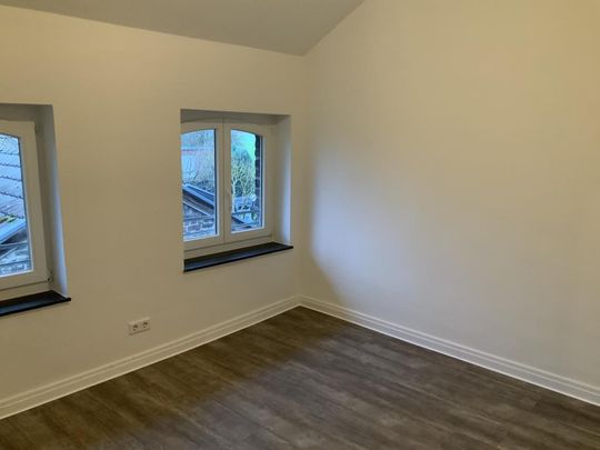 Kleines Reihenmittelhaus mit Altbaucharme - Photo 1