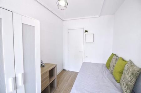 Carrer del Mestre Aguilar, Valencia, Valencian Community 46006 - Photo 2