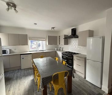6 bedroom terraced house to rent - Photo 3