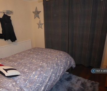 1 bedroom in a house share to rent - Photo 5