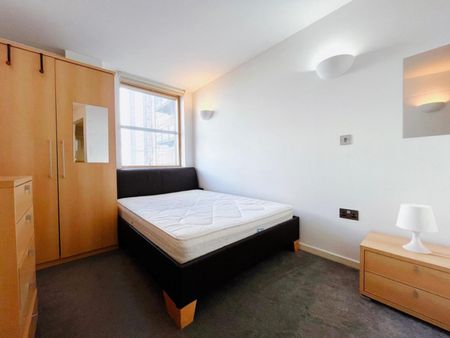 2 bedroom Flat To Let - Photo 4