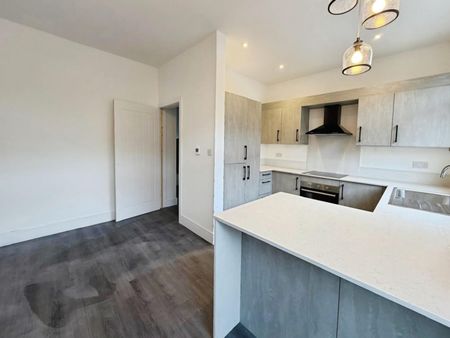 3 bedroom House To Let Total Size: 1088 SQ FT - Photo 4