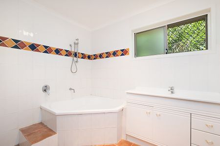 3 Conifer Street, Hillcrest QLD 4118 - House For Rent | Domain - Photo 2