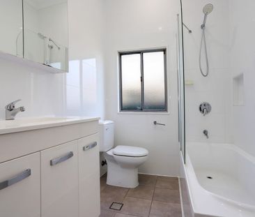 MODERN COTTAGE IN HEART OF PENRITH CBD - Photo 6