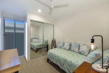 Spacious & Stylish Family Home in Parklakes - Photo 5