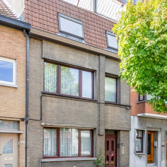 Woning te huur in Sint-Amandsberg voor € 1.975 met 5 slaapkamers - Photo 2