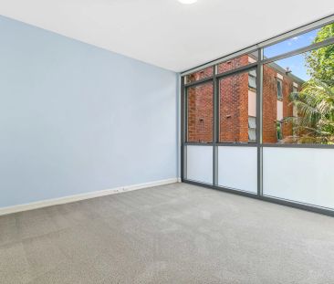 Prime Lindfield location with double lock-up garage. - Photo 6