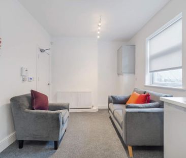 2 bedroom end of terrace house to rent - Photo 6