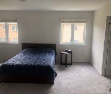 For Lease - 2372 Equestrian Crescent, Oshawa, Ontario - Photo 2