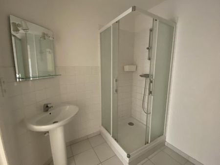 Location Appartement 3 pièces 65m² MONTCENIS 71710 - Photo 4