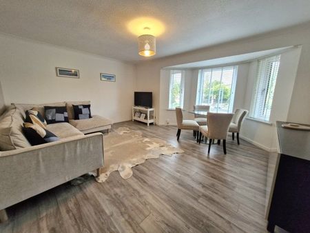 Pinewood, Bearsden - Photo 4