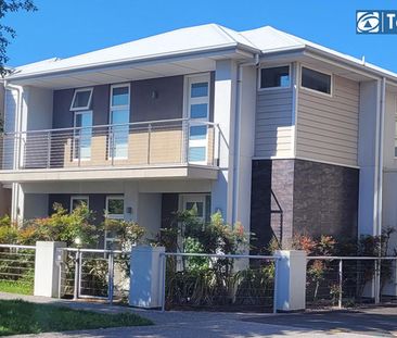 CONTEMPORY STYLE TOWNHOUSE WITH LOTS OF APPEAL! - Photo 5