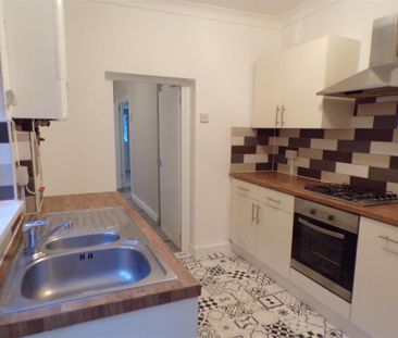 3 bedroom terraced house to rent - Photo 4