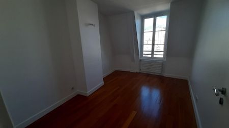 location Appartement T3 DE 94.7m² À PARIS - Photo 2