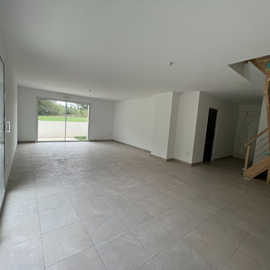 Location Maison 6 pièces 140m² - Photo 1