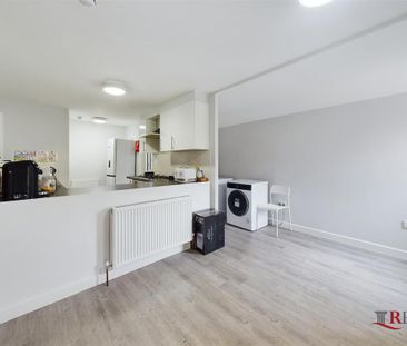 House share to rent - Photo 2