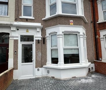 Room in a Shared House, Cowley Road, IG1 - Photo 5