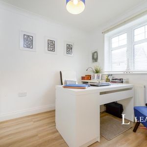 4 bedroom end of terrace house to rent - Photo 3