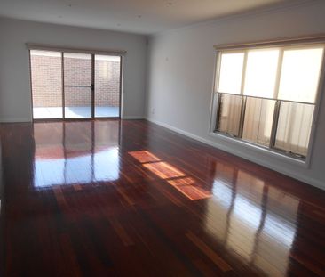 Stylish, Low-Maintenance Living in a Prime Preston Location - Photo 1