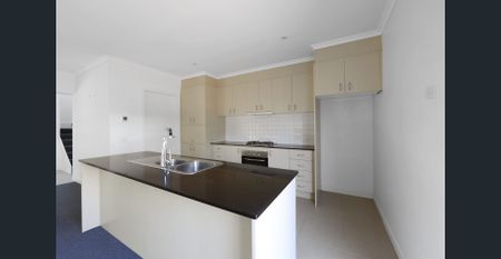 Modern Double-Storey Townhouse in Central Rowville - Photo 3