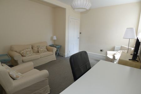 Property to let in St Andrews - Photo 4