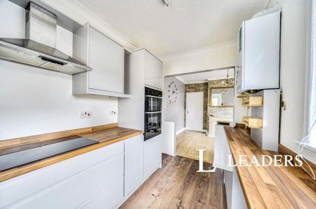 2 bedroom semi-detached house to rent - Photo 5