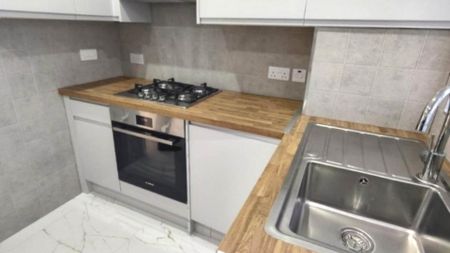 2 bed flat to rent - Photo 5