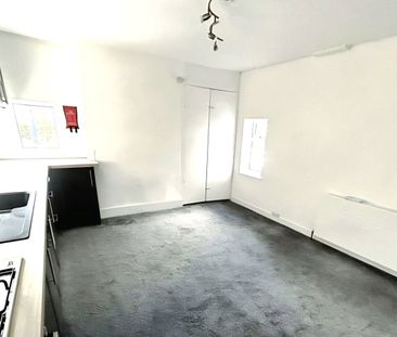 apartment to rent Stourfield Road, Bournemouth, Dorset, BH5 - Photo 5