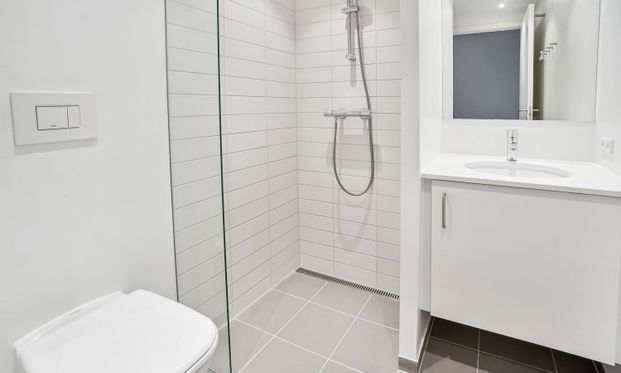 Lys og rummelig 2-vær. lejl. med gode fælles faciliter, bl.a. fælles tagterrasse - Photo 1