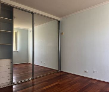 5 BEDROOM FAMILY HOME - Photo 3