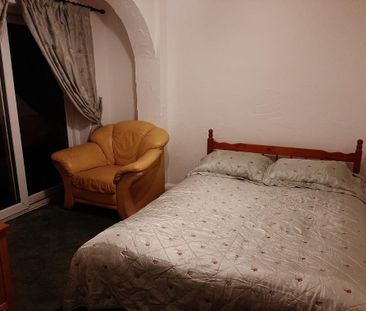1 bedroom in a house share to rent - Photo 1