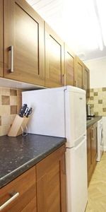 1 bedroom flat in London - Photo 3