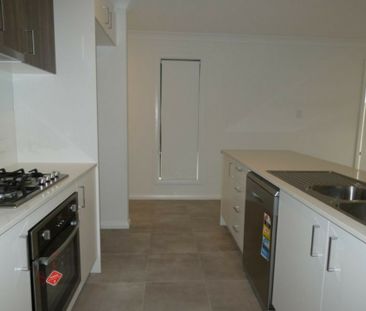 3 BEDROOM LOW MAINTENANCE TOWNHOUSE! - Photo 3