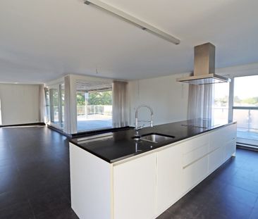 Instapklaar penthouse met drie slaapkamers en ruime terrassen - Photo 4