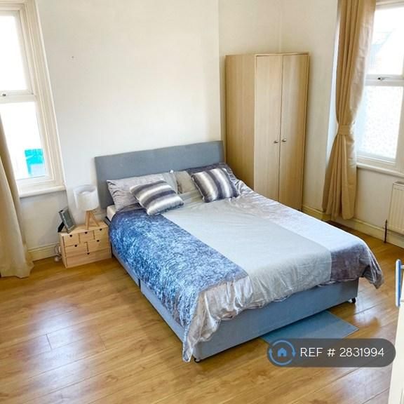 1 bedroom in a flat share to rent - Photo 1