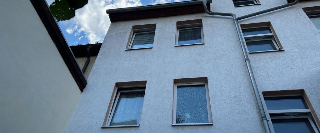 Gemütliche Dachgeschosswohnung mit Sichtbalken zu vermieten! - Photo 1