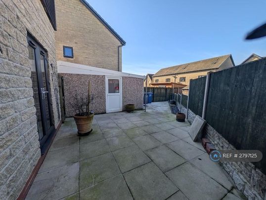 3 bedroom semi-detached house to rent - Photo 1