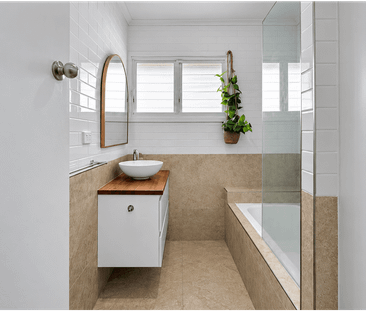Great Location, Renovated, Pet Friendly - Photo 5