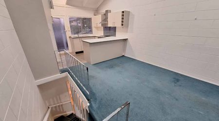 The Convenience of Kingsland... - Photo 3