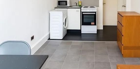 Studio Flat, Kilburn High Road, NW6 - Photo 2