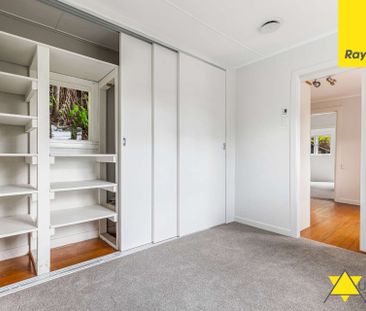 Two Bedroom, One Bathroom in Titirangi! Lawns and Gardens Included! - Photo 2