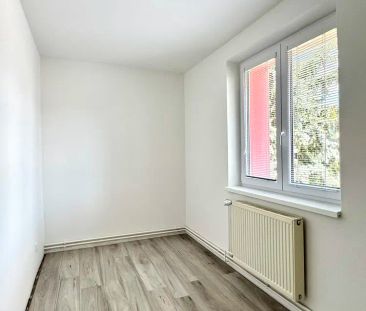 Pronájem bytu 3+1 s balkonem na ul. Seifertova v Hodoníně - Photo 2